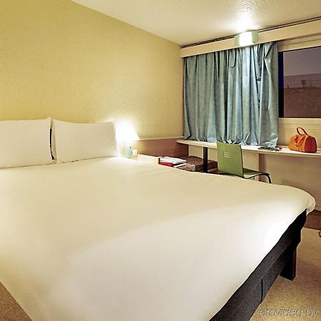 Ibis Lyon L'Isle D'Abeau Hotel Eksteriør billede