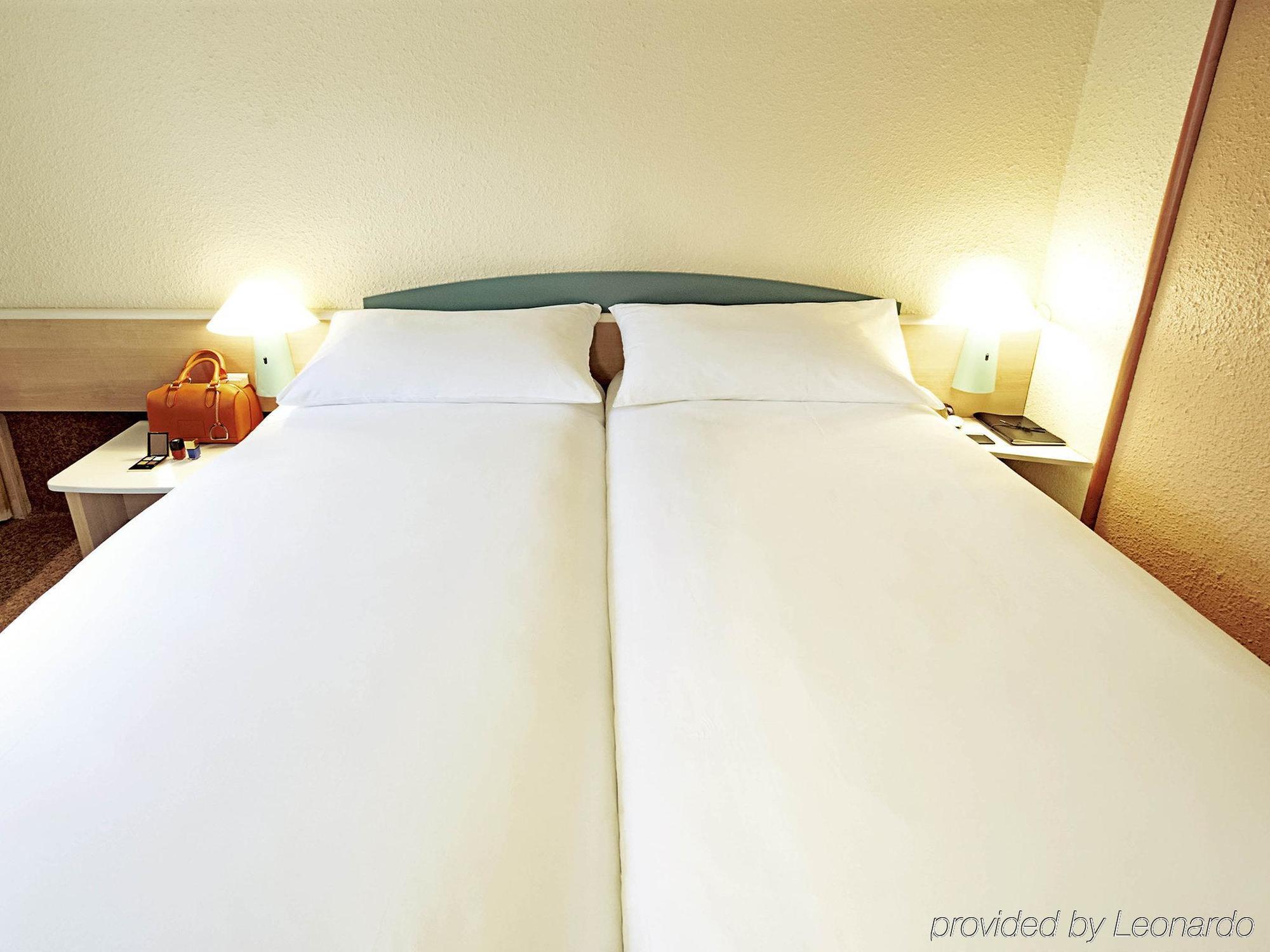 Ibis Lyon L'Isle D'Abeau Hotel Eksteriør billede