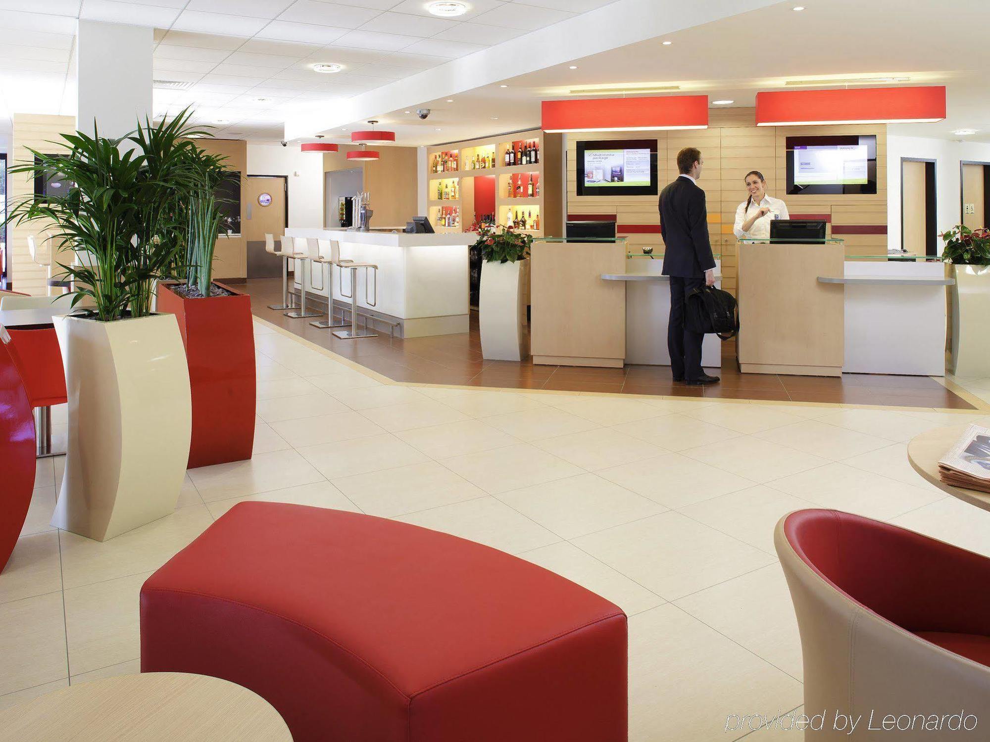 Ibis Lyon L'Isle D'Abeau Hotel Eksteriør billede