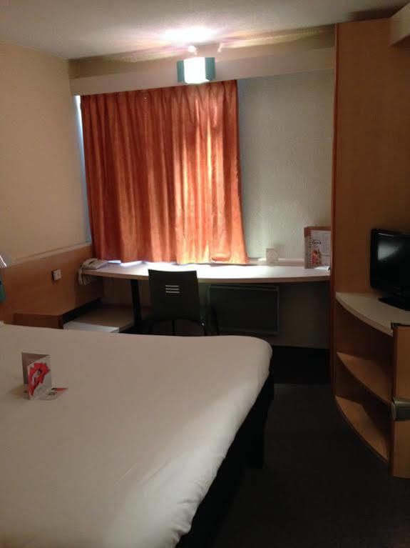 Ibis Lyon L'Isle D'Abeau Hotel Eksteriør billede